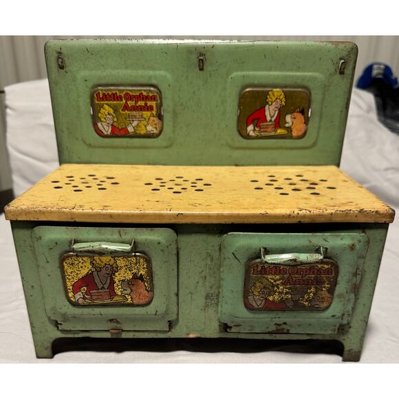 Vintage Little Orphan Annie Metal Toy Stove Oven Character Play Kitchen - Picture 1 of 11